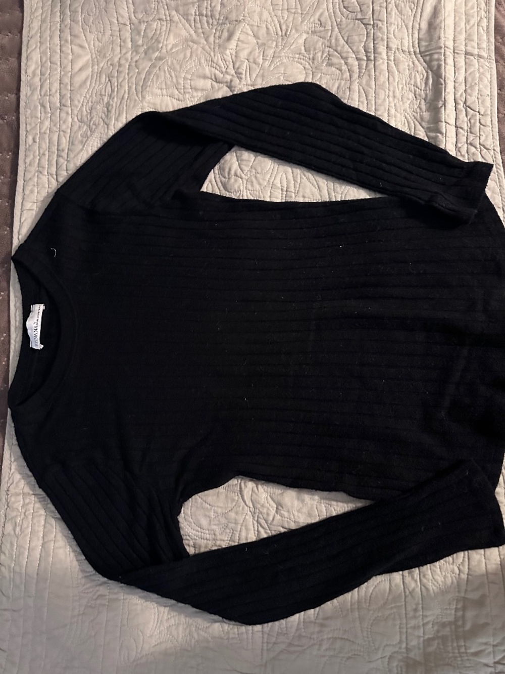 Zenana Black Ribbed Long Sleeve pullover.  Size M